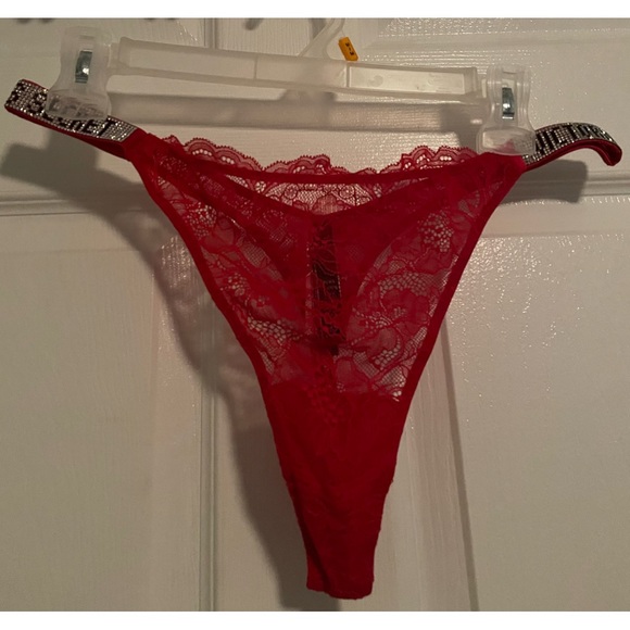 Victoria Secret VERY SEXY
Shine Strap Thong Panty    ST 11206254 - Picture 8 of 8